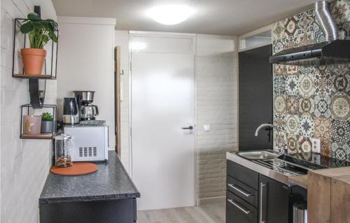 One-Bedroom Apartment in Bruinisse - image 12