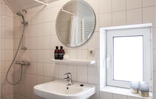 Bathroom, Houtduif in Buurtschap Giethmen