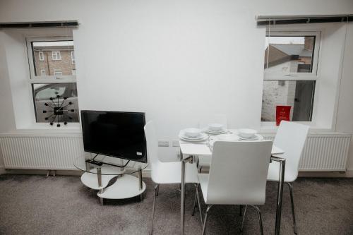 Elthorne Luxury Apartments - Uxbridge - image 6
