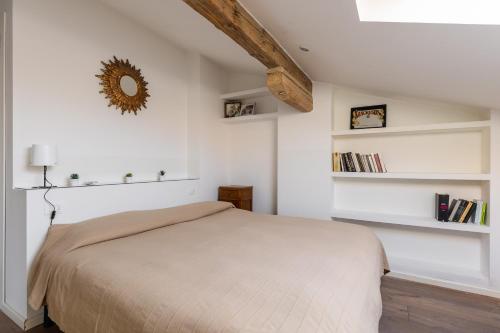 Italy prestigious historical attic in Bologna, Boloňa (fotografie 10)