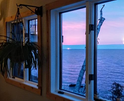 Cliff Dweller on Lake Superior - 전망