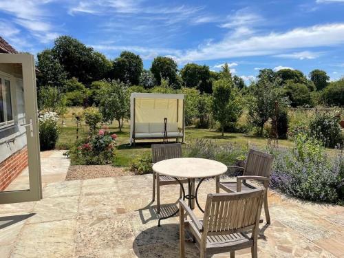 Meadow Cottage in Hampshire's Test Valley