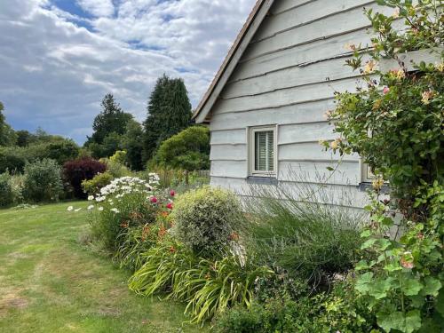 Meadow Cottage in Hampshire's Test Valley