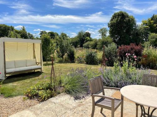 Meadow Cottage in Hampshire's Test Valley