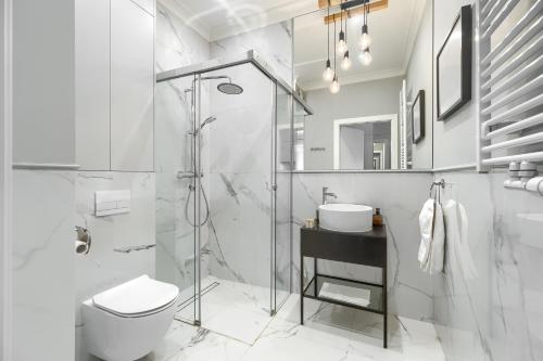 One-Bedroom Apartment image 5