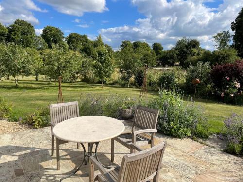 Meadow Cottage in Hampshire's Test Valley