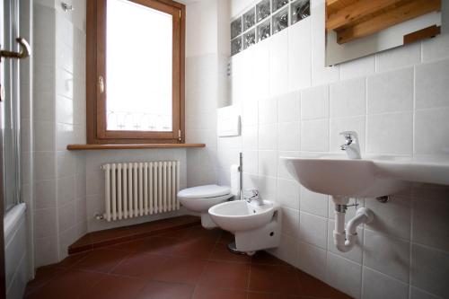 Bathroom, IseoLakeRental - Casa del Pescatore in Riva Di Solto