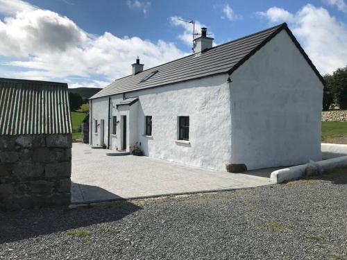 Mournes Family Cottage with Hot Tub