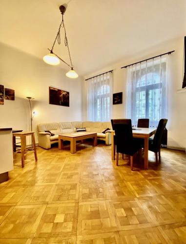 Spacious cozy apartments in centre, Прага (фото 9)