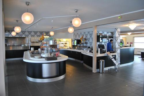 Tjeldsundbrua Hotel - image 10