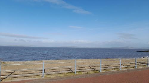 Bay Breeze - Morecambe 20 metres from Beach in Bare for 5 in Bare