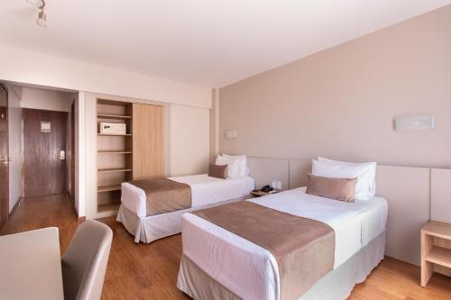 2 twin beds