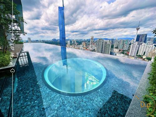 KLCC Luxury Comfy 2BR Sky View Bukit Bintang Lot10 Pavillion, Куала-Лумпур