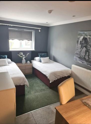 Lenox Bed and Breakfast in Liverpool Airport
