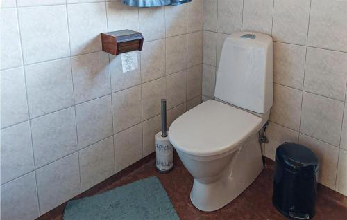 화장실, Lovely Home In Fridlevstad With Wifi in 뢰데뷔