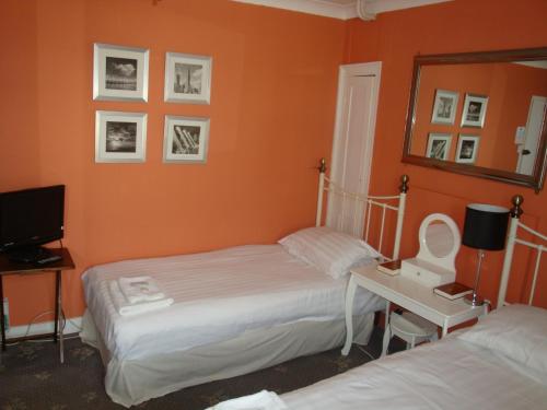 Spencer Court - main image