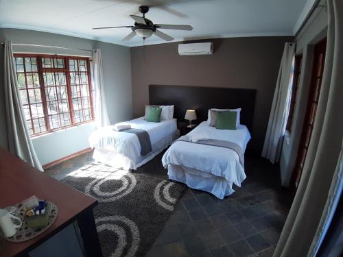 2 twin beds