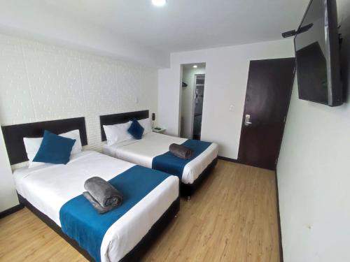 2 twin beds