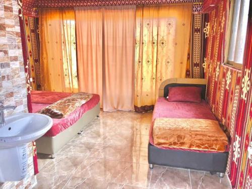 4 twin beds