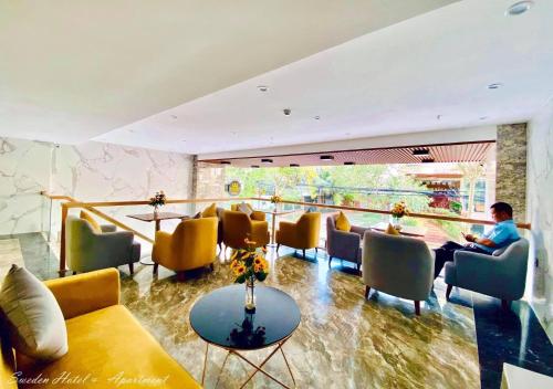 Shared lounge/TV area