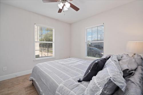 Pristine & Exquisitely Designed APT 7 Min From TX Med Center