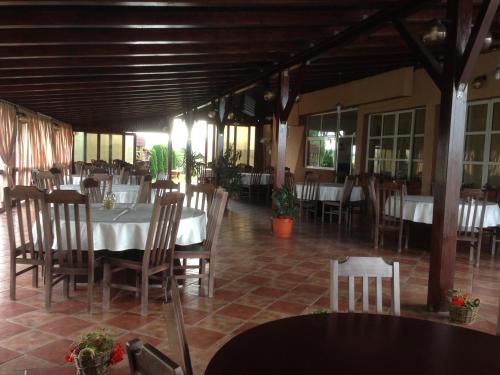 Hotel Adial – Adjud, IL