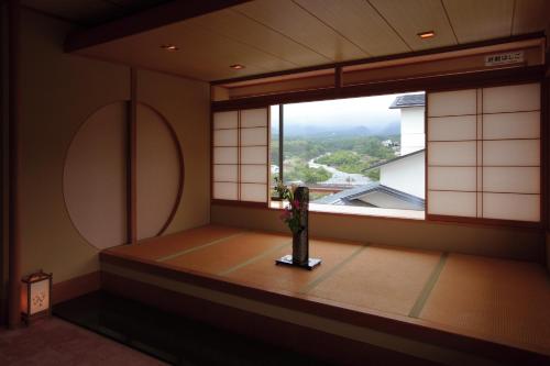 Superior Japanese-Style Room