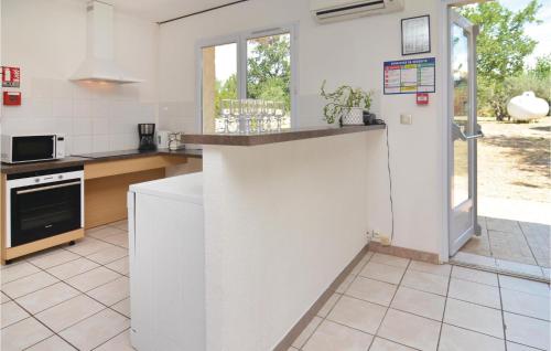 Konyha, Lovely Home In Courry With House A Mountain View in Courry