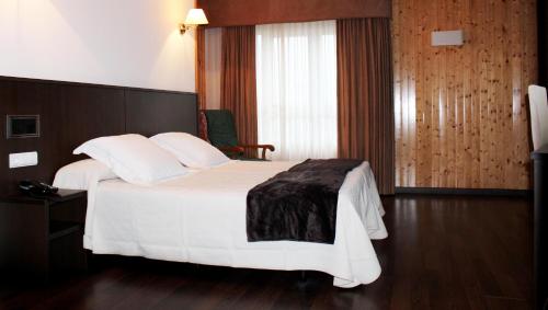 Double or Twin Room (1-2 Adults)