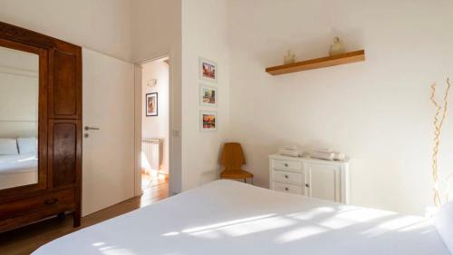 Independent House with Private Patio in Rome