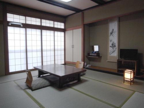 Japanese-Style Standard Room with Shared Bathroom image 4