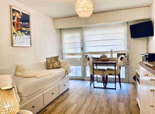  Fully equipped lovely studio by lake and Golf in Crans-Montana