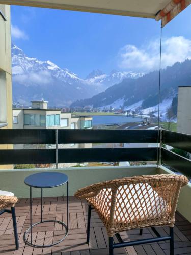 Wunderstay Alpine 203 Chic Studio with Balcony, Mountain and Lake view