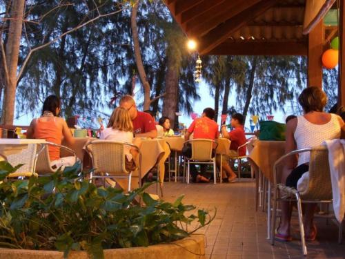 Restaurant, Bayview Beach Resort Baan Grood near Pramaha Tat Jede Pukde Prakad