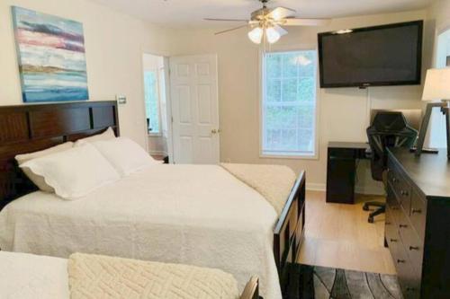 Vacation Ranch Home, game room, minutes to lake! in Mooresville, USA