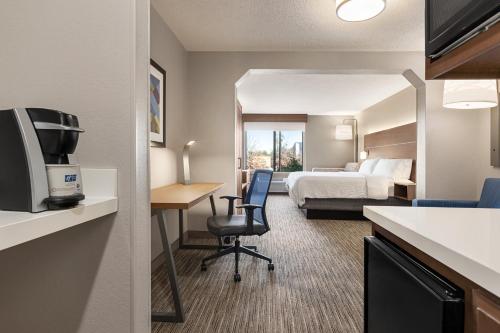 Holiday Inn Express Hotel & Suites Anniston/Oxford, an IHG Hotel