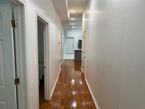 Adorable 2 bedroom with free street parking in North Lawndale