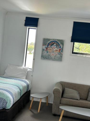 Large Twin Room (No Pets Allowed) image 9
