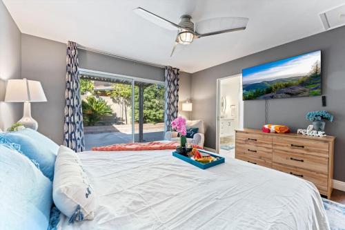 B&B Huntington Beach - Seabreeze-Modern Home w Outdoor Living&Near Beach - Bed and Breakfast Huntington Beach