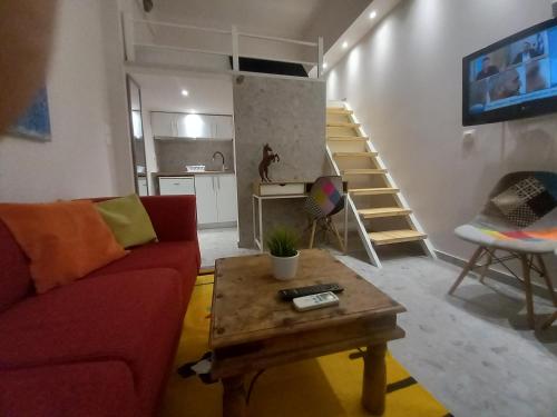 Ikaros Welcome Stay Downtown Loft - Explore Center by Foot - Close to Arch of Gallerius