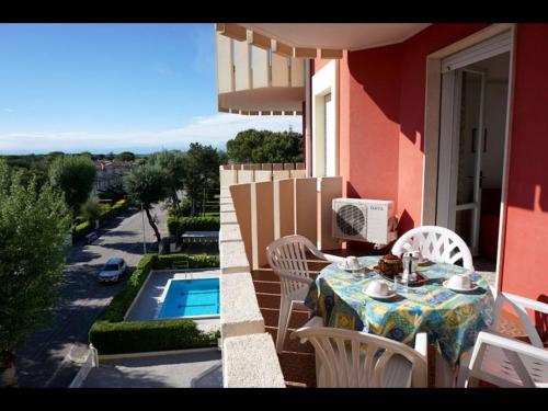 Apartment With Swimming Pool near the beach by Beahost Rentals