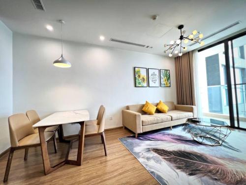 FeriaVN Homes - Vinhomes SkyLake Serviced Apartment