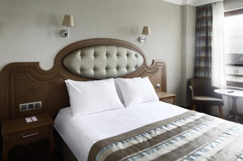 Grand Hotel Haliç Goldenhorn Room Type - Superior Double or Twin Room with Sea View Grand Hotel Haliç Goldenhorn Room Type - Superior Double or Twin Room with Sea View