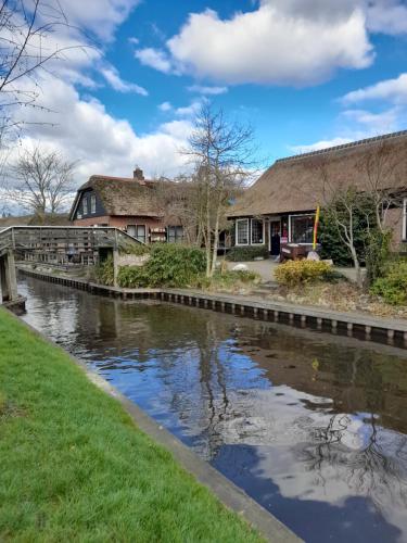 Giet Oan gelegen op Resort Venetië (Giet Oan gelegen op Resort Venetie) in Overig Giethoorn-Noord