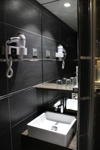 Hôtel Crocus Caen Mémorial - image 10