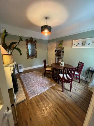 Stylish and Bright 2 Bedroom Flat in Bristol in Cotham