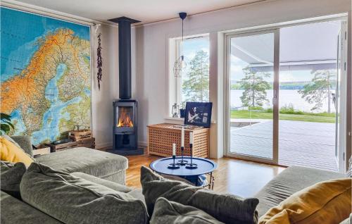 Awesome Home In Smedjebacken With House Sea View