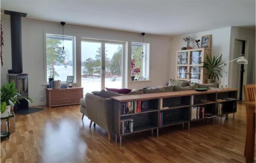 Awesome Home In Smedjebacken With House Sea View