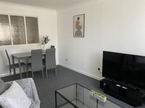 Spacious Apartment - Contractors and Family - LGW - Horley