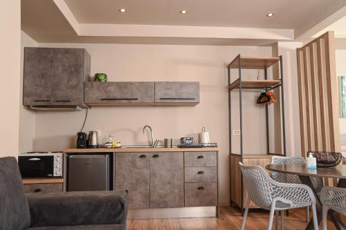Wisdom Residence Luxury Apartments at Plaka 1